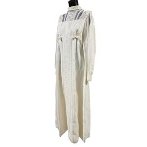 Vintage Ivory 1960s wedding dress with detachable train